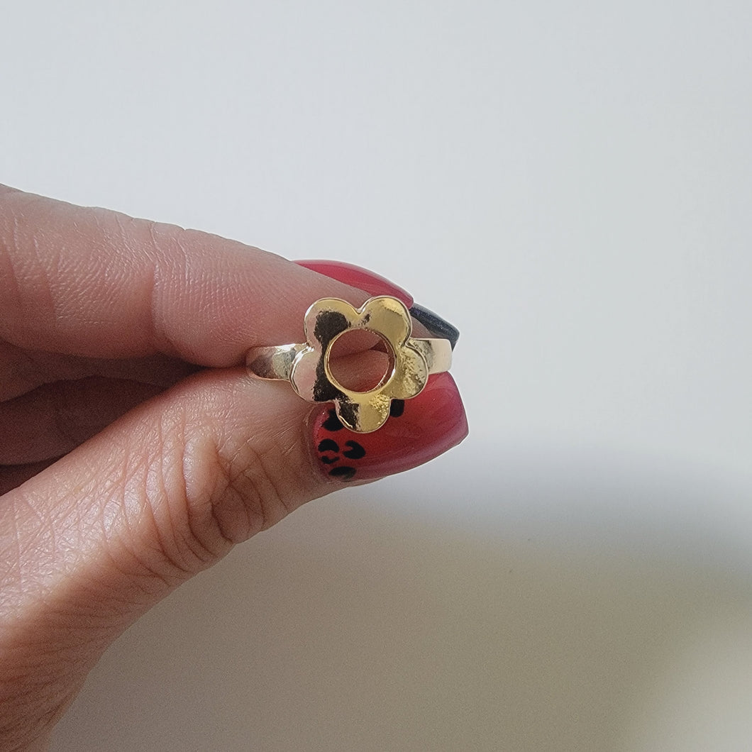 Goldtone Flower Ring